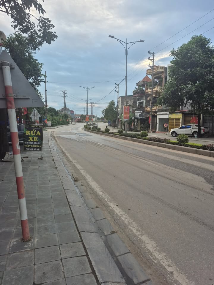 Đất mặt phố Nguyễn Trãi, Chí Linh 76m² giá 2 tỷ - Nhà cấp 4 còn tốt!