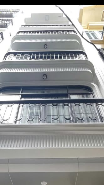 Bán nhà Ngọc Khánh 42m² giá 20 tỷ - Thiết kế hiện đại, ô tô đỗ cửa!