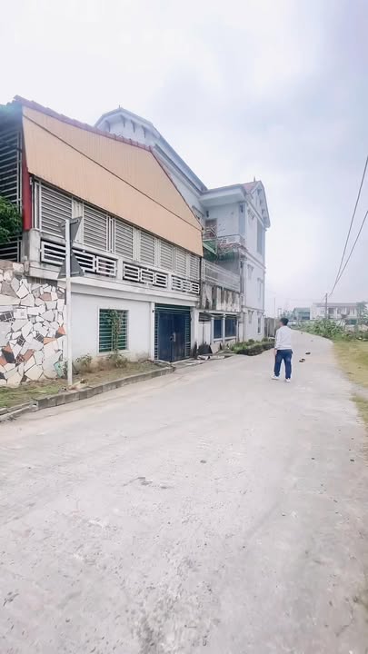 Nhà 3 tầng đẹp mặt tiền Quốc lộ 1A, Hưng Nguyên 239m² giá 6 tỷ - Cơ hội đầu tư sinh lời!