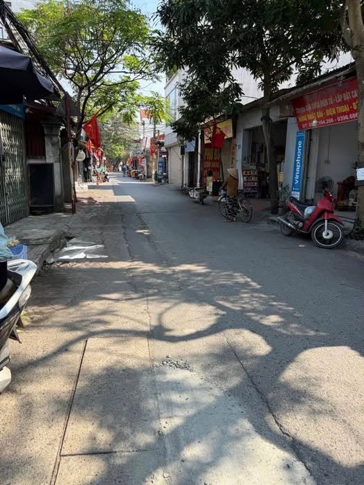 Nhà riêng Giang Biên 62m² giá chỉ 4 tỷ - Vị trí trung tâm, ô tô vào tận nơi!