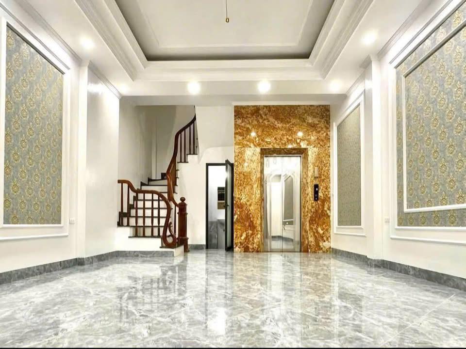 Nhà phố Đông Ngạc 35m² giá 9 tỷ - Kinh doanh thuận lợi, thang máy hiện đại!