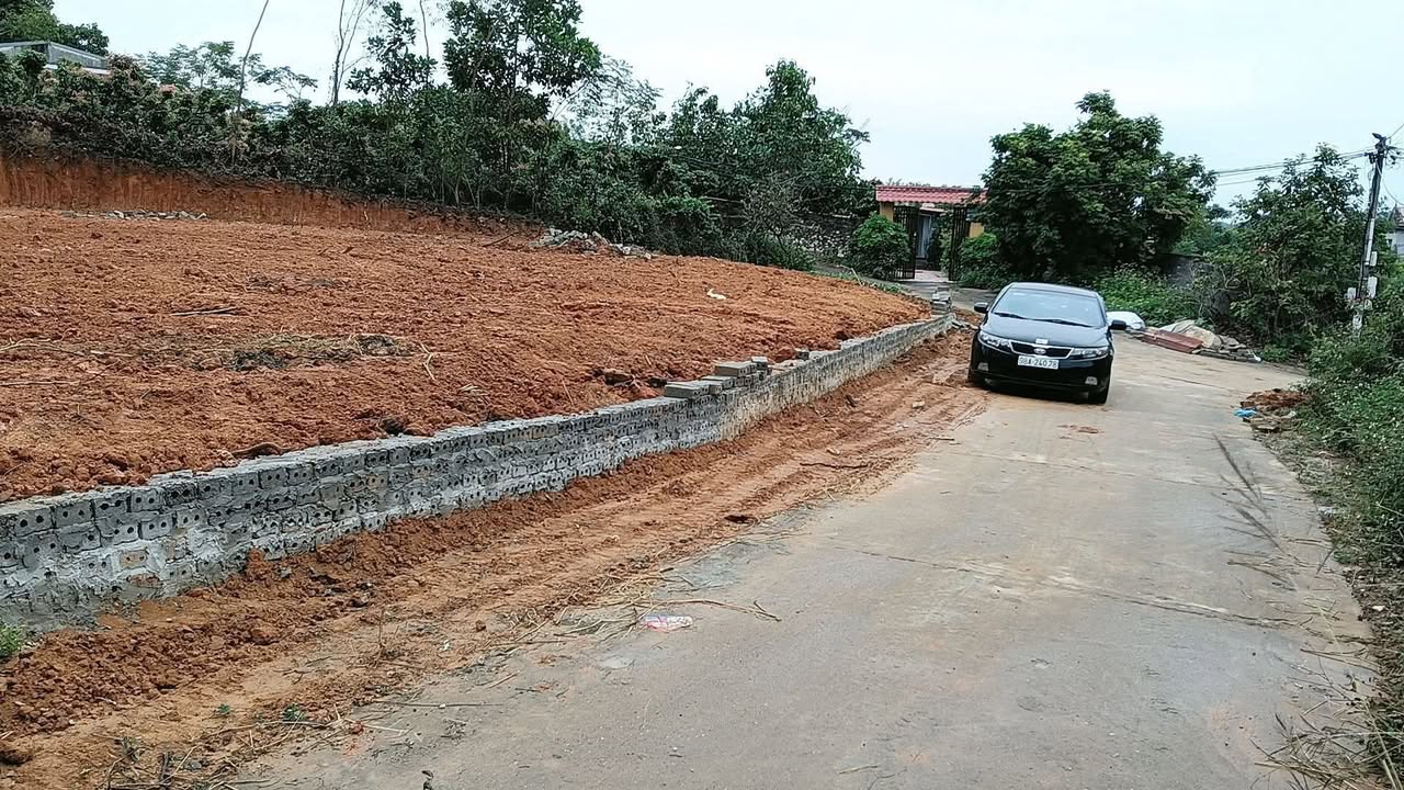 Đất công nghiệp xã Lan Mẫu, Lục Nam 300m² - Mặt tiền 26m, giá 1 tỷ - Tiềm năng đầu tư lớn!