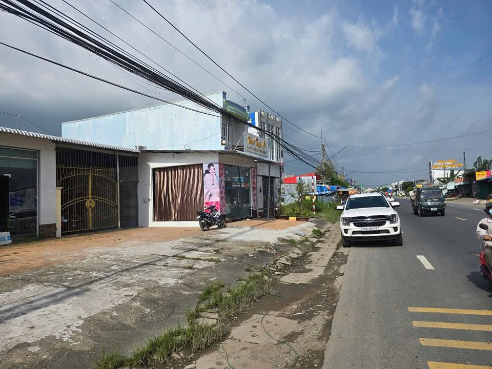 Nhà kho kinh doanh mặt tiền Quốc lộ 1A, xã Thạnh Phú, 750m² - Cơ hội đầu tư tuyệt vời!