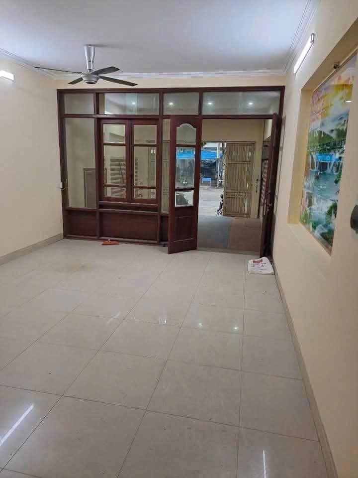 Nhà liền kề Văn Phú 90m² giá 20 triệu - Sân vườn cực đẹp!