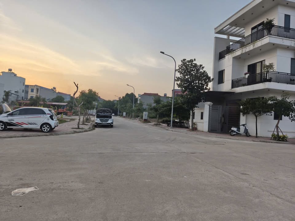 Đất phân lô Hội Hợp, Vĩnh Yên 98m² giá 2 tỷ - Sổ hồng chính chủ, vị trí đắc địa!