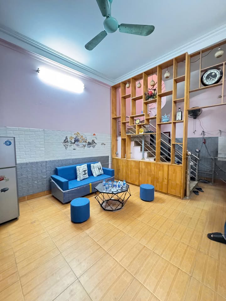 Nhà cho thuê 5 tầng ngõ Mai Hương, Bạch Mai 28m² giá 11 triệu - Vào ở ngay!