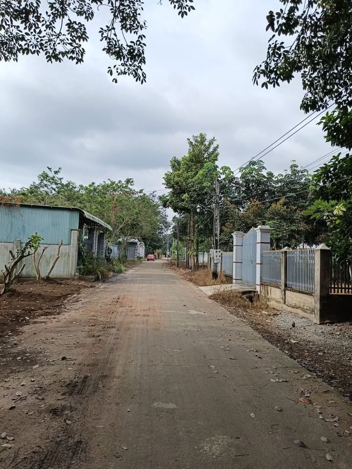 Đất nền Vĩnh Hòa, Phú Giáo 1200m² giá 2.65 tỷ - Vị trí đắc địa, dân cư đông đúc!