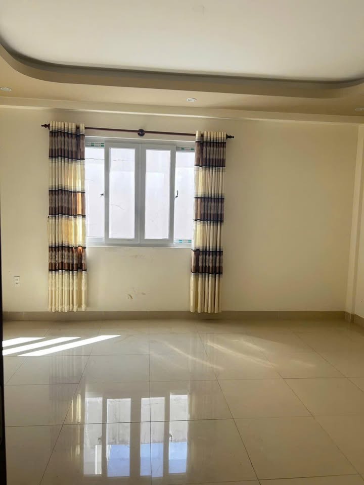 Nhà mặt tiền Nguyễn Tuân, Bảo Lộc 4PN giá 7 triệu - Phù hợp làm văn phòng, spa!