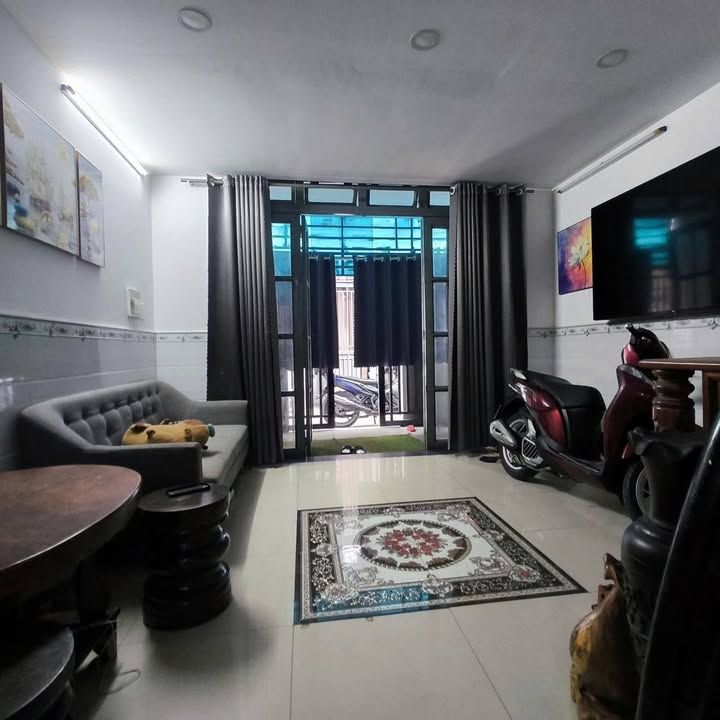 Nhà 2 tầng Tân Chánh Hiệp 49m² giá 3.48 tỷ - Sổ hồng riêng, vuông vức!