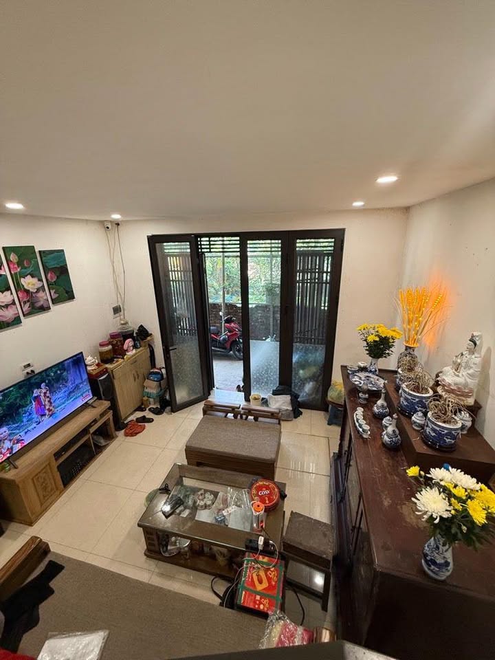 Nhà 2 tầng Tứ Liên 35m² giá 2 tỷ - Pháp lý ổn định, sẵn sàng ở ngay!