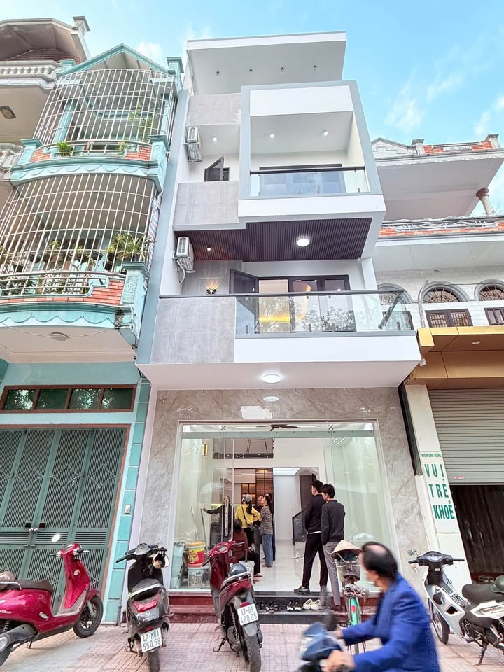 Bán nhà 4 tầng mặt đường Lê Thánh Tông, Thái Bình 50m² giá 6 tỷ - Kinh doanh sầm uất, view sông đẹp!