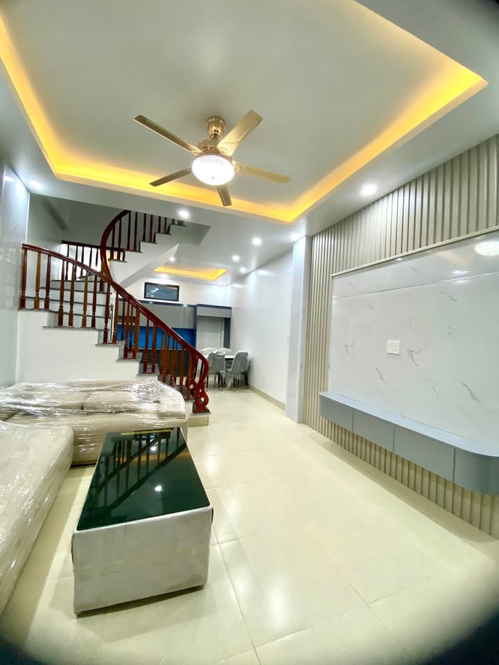 Nhà 3,5 tầng Tiền Phong 35m² giá 2 tỷ - Vị trí đắc địa gần chợ