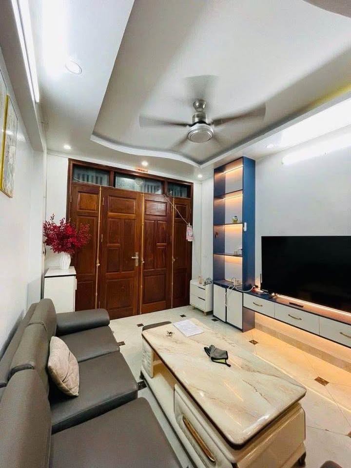 Nhà phố Định Công Thượng 50m² giá 7 tỷ - Ô tô cách 15m, vào ở ngay!