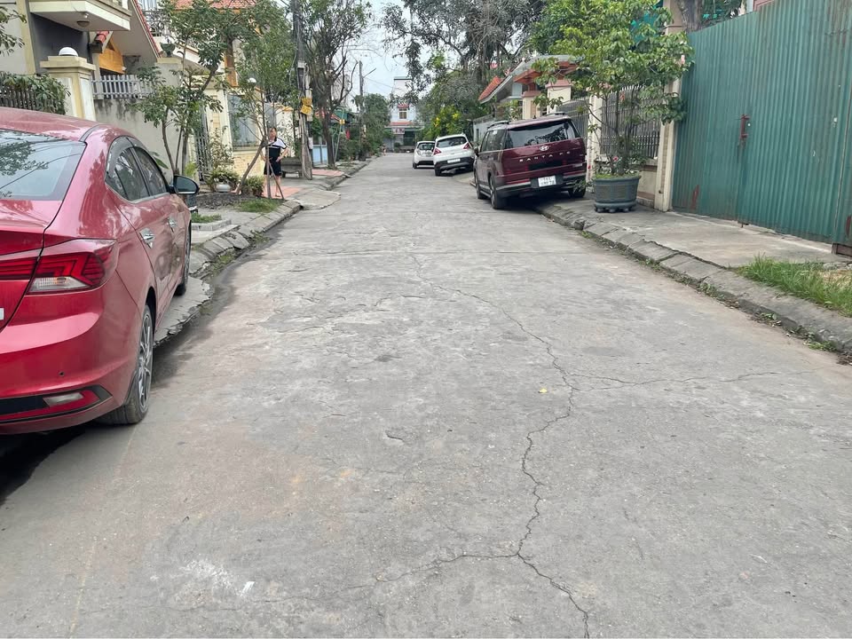 Biệt thự mái Thái Cẩm Đông 251m² giá 4 tỷ - Ô tô tránh nhau, hướng Nam