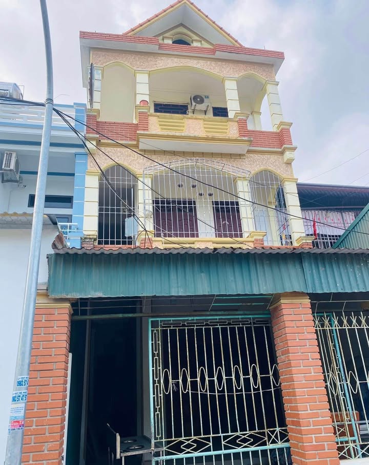 Nhà 3 tầng trung tâm Bắc Sơn Sầm Sơn 103m² giá 2 tỷ - Đầu tư lâu dài!