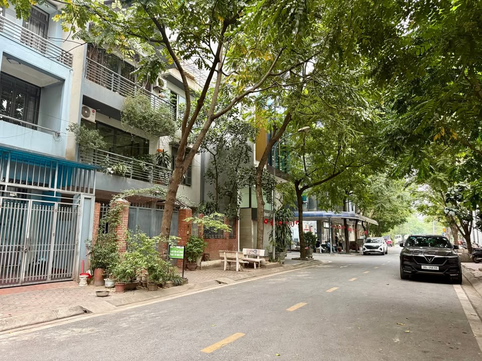 Biệt thự sân vườn Thạch Bàn 160m² giá 14 tỷ - Thiết kế hiện đại và pháp lý rõ ràng!