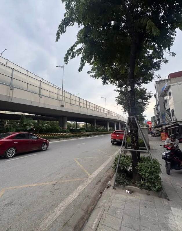 Nhà mặt phố Phạm Văn Đồng 70m² giá 26.5 tỷ - Thiết kế hiện đại, vị trí đắc địa!