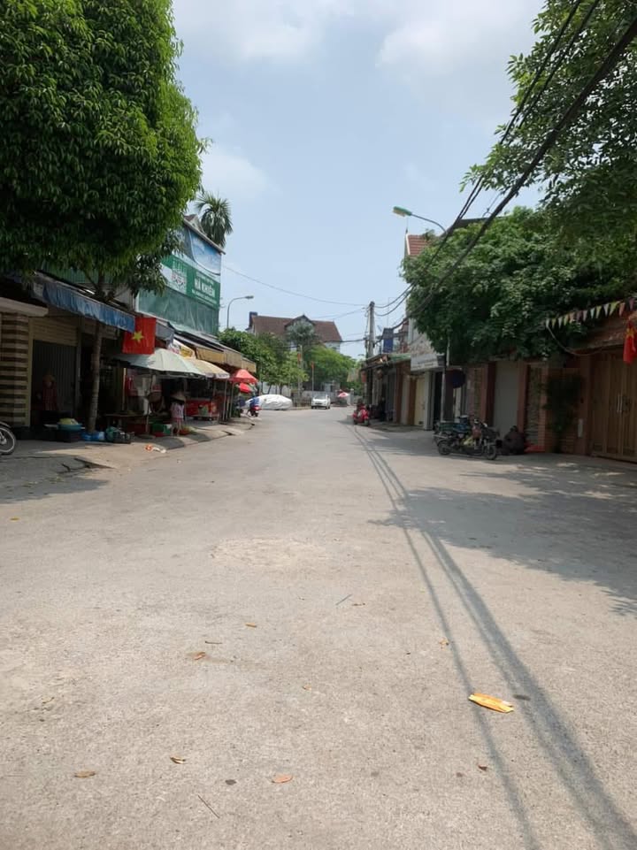 Cho thuê nhà 3 tầng mặt đường Đội Cung 120m² giá 7 triệu - Phù hợp kinh doanh hàng ăn!