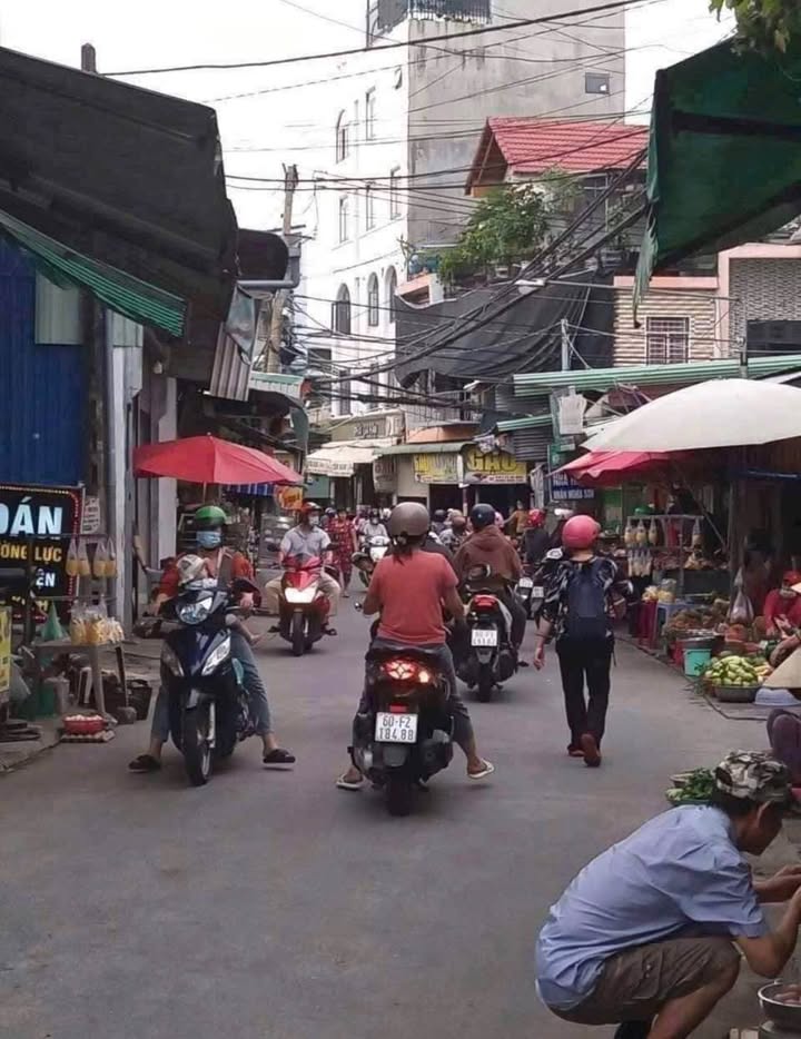 Nhà mặt tiền chợ nhỏ Tân Hiệp Biên Hòa 100m² giá 5.59 tỷ - Kinh doanh thuận lợi!