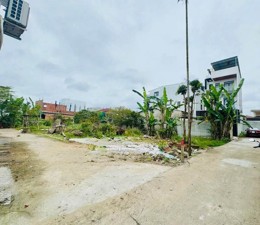 Đất nền lô góc Hoàng Quốc Việt 107m² giá 2.5 tỷ - Đường ô tô vào tận nơi!