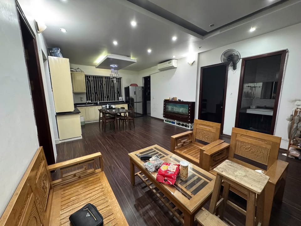 Chung cư Nguyễn Văn Cừ Long Biên 100m² giá 15 triệu - Full nội thất sang trọng!