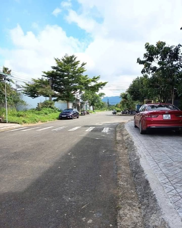 Nhà phố Bảo Lộc 120m² giá 3.75 tỷ - Mặt tiền Trần Văn Giáp, sẵn sàng ở ngay!