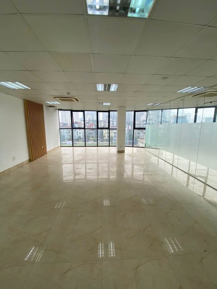 Văn phòng cho thuê mặt phố Nguyễn Hoàng 15m - Không gian làm việc lý tưởng!