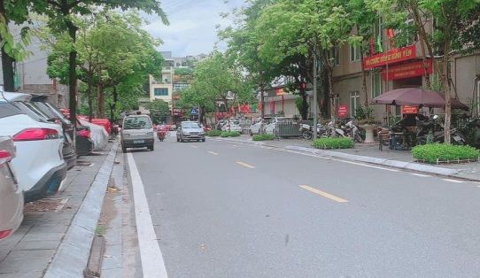 Bán nhà mặt phố Quần Ngựa, quận Ba Đình 90m² giá 39.9 tỷ - Kinh doanh sầm uất!