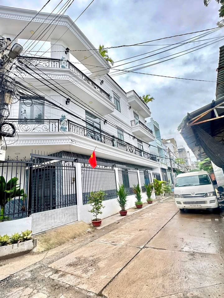 Nhà góc 2 mặt hẻm 7m, Bình Hưng Hòa A, 79.2m² giá 6.49 tỷ - Sẵn sàng vào ở!