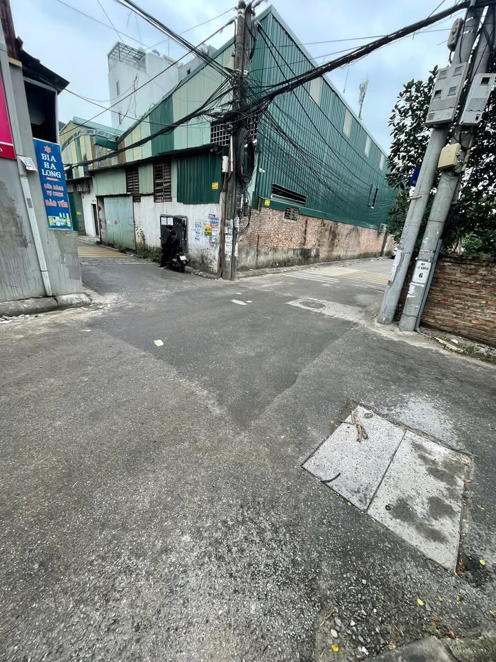 Đất nền tại ngõ 565 Bát Khối, Long Biên 50m² giá 1.9 tỷ - Vị trí tiềm năng cho kinh doanh!