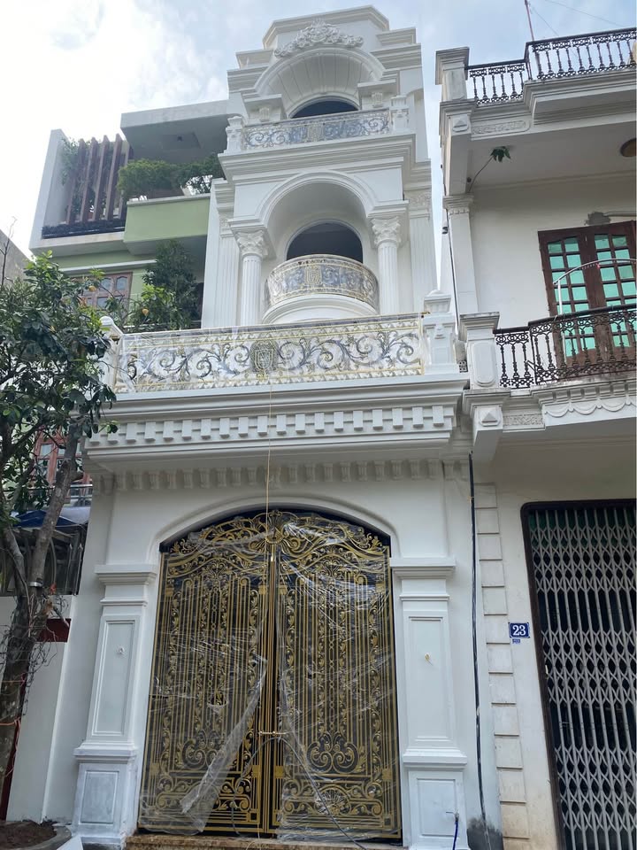 Nhà 4 Tầng Tân Cổ Điển Đường Đô Thị Hòa Vượng 81m² giá 7 tỷ - Thiết kế sang trọng có thang máy!