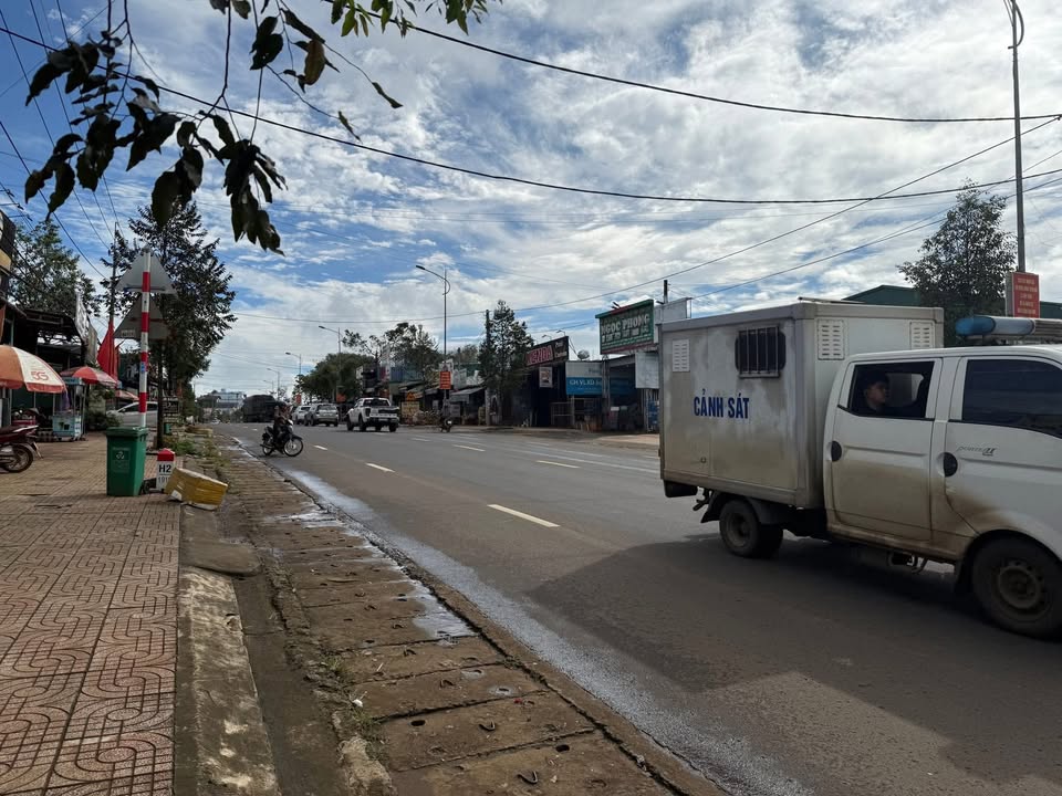 Đất đối diện Tôn Hoa Sen - Chợ Nhân Cơ 2250m² giá 3.5 tỷ - Kinh doanh ngay!