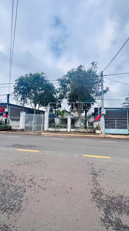 Nhà kho + C4 mặt tiền đường Y Wang 770m² giá 9.38 tỷ - Đầu tư sinh lời tuyệt vời!