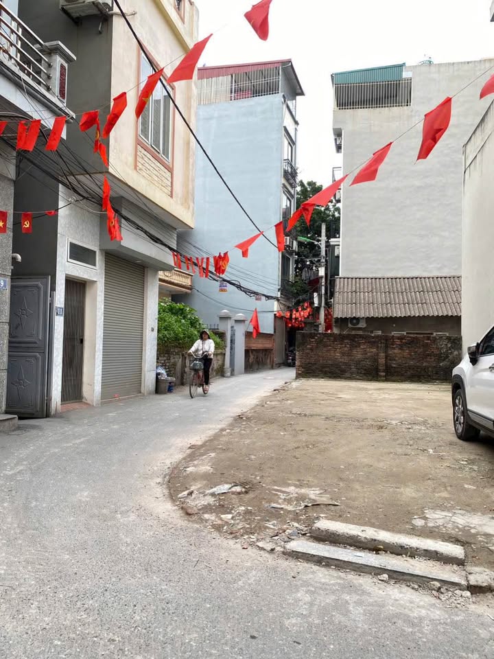 Đất nền Xuân Đỉnh 30m² giá thỏa thuận - Sổ đỏ chính chủ, oto qua nhà!