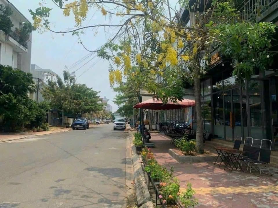 Bán toà nhà FrontHouse 330m² giá 3 tỷ - Vị trí đắc địa tại Phan Thiết!