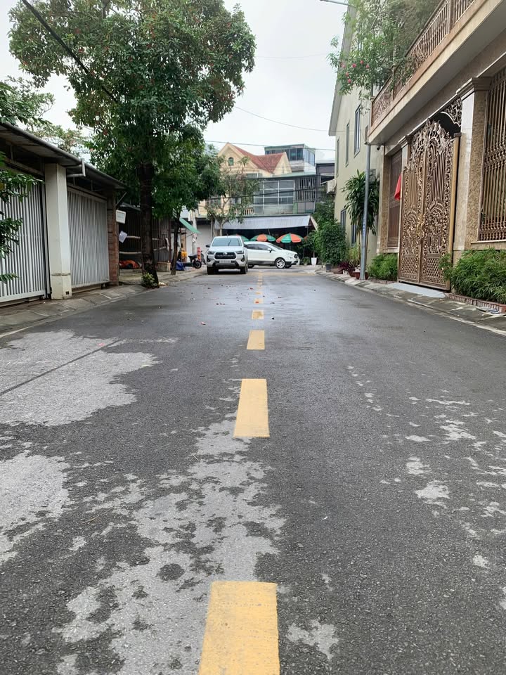 Nhà 2 tầng Hưng Phúc Vinh 150m² giá 10 tỷ - Hướng Đông thoáng mát!