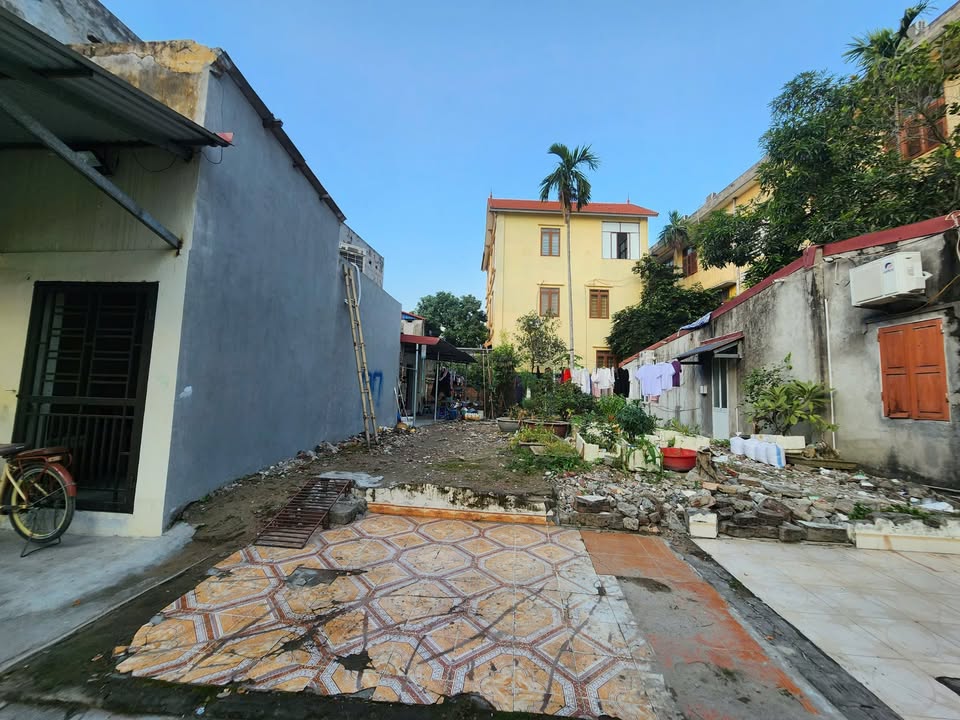 Đất nền Tổ 5, Thị Trấn An Dương 100m² giá chỉ 2 tỷ - Vị trí thuận lợi cho xây dựng!