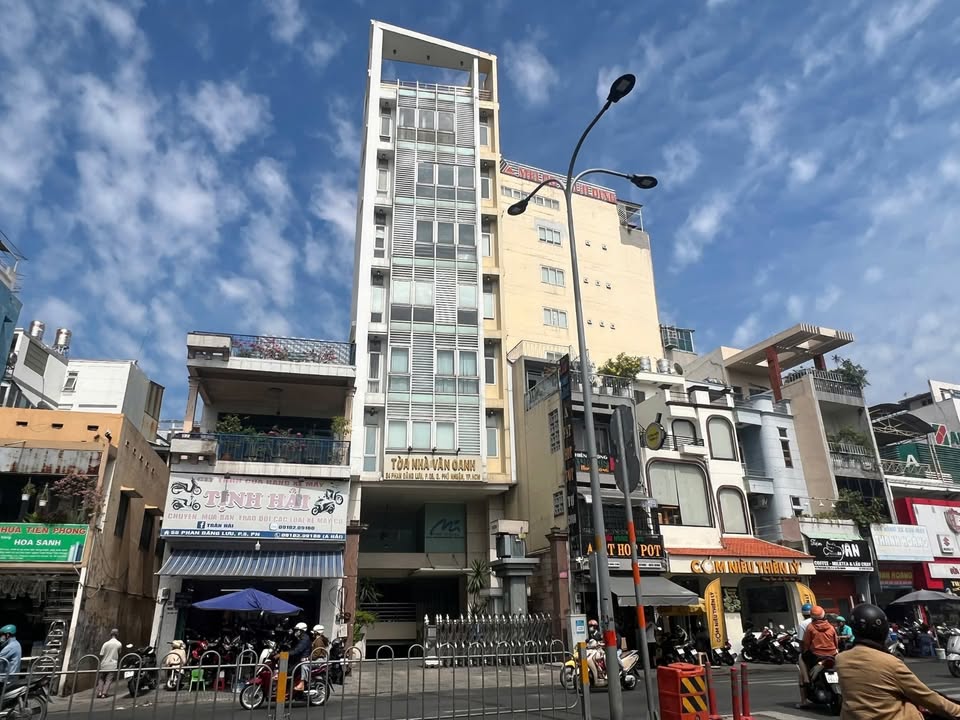 Bán Tòa Nhà FrontHouse 54 Phan Đăng Lưu, Q. Phú Nhuận - Diện tích 178.4m², Giá 130 tỷ hấp dẫn!