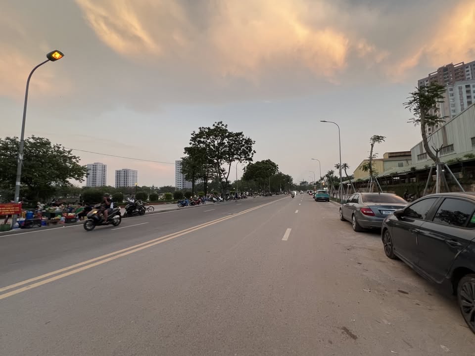 Bán nhà mặt phố Đền Lừ 2, 136m² giá 60 tỷ - Đầu tư sinh lời ngay!