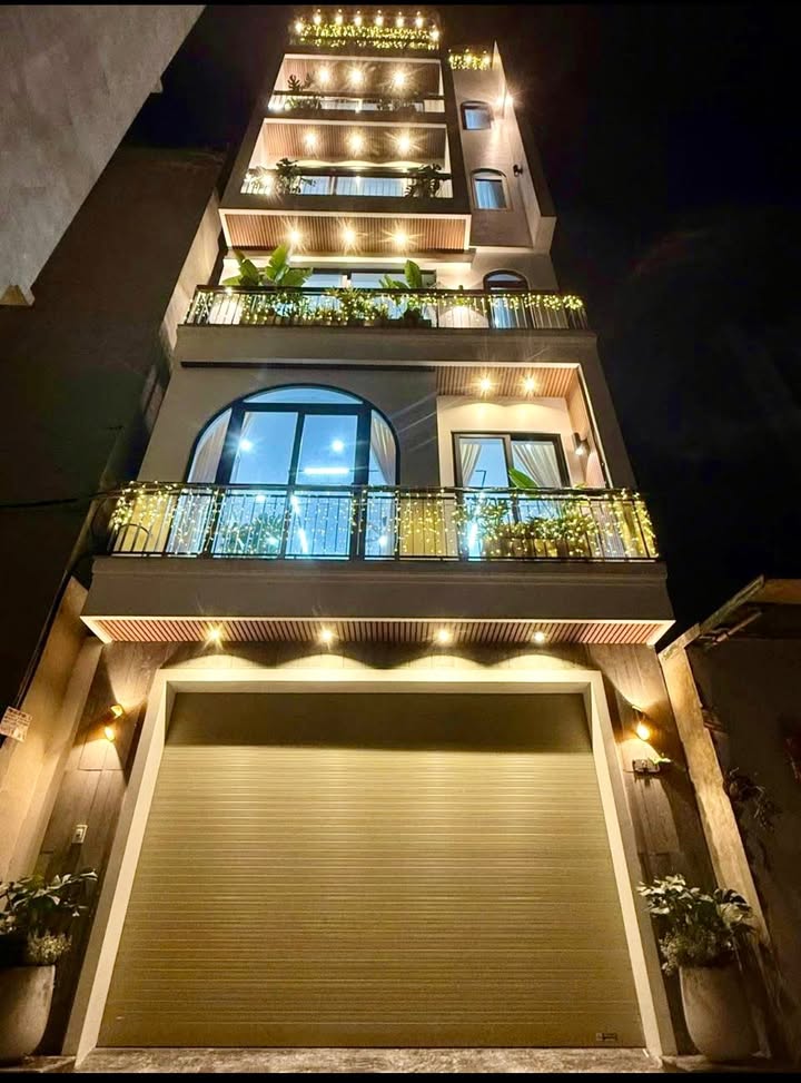 Nhà 6 tầng Thạch Bàn 45m² giá 11 tỷ - Ô tô vào nhà, mặt tiền rộng!