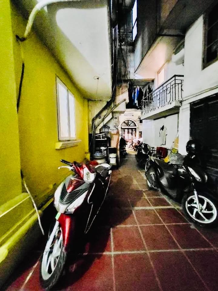 Nhà phố Quán Thánh, Ba Đình 30m² giá 7.98 tỷ - Vị trí đắc địa, giao thông thuận tiện!