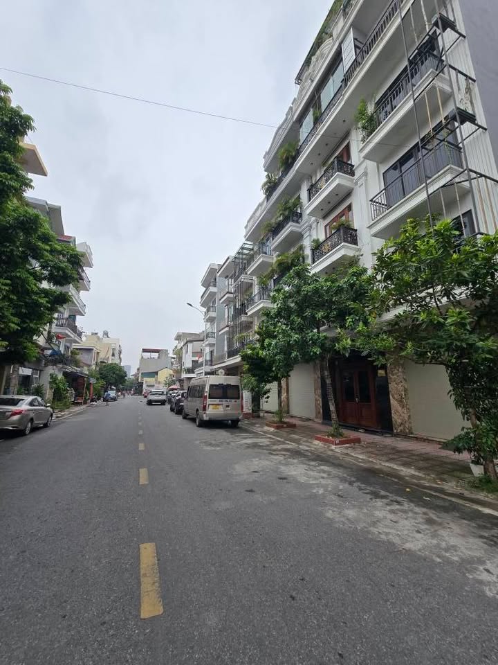 Nhà mặt đường Hạ Lý, 100m² giá tốt - Sẵn sàng vào ở!