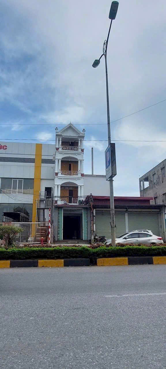 Nhà 4 tầng mặt đường Quốc lộ 2, Phúc Yên 69m² giá chỉ 4.7 tỷ - Sẵn sàng vào ở!
