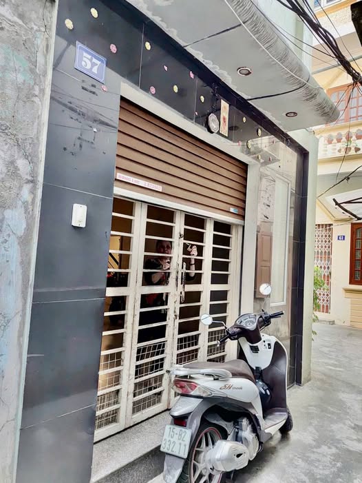 Nhà 2.5 tầng lô góc tại Ngõ 18 Lạch Tray, 51m² giá 2.77 tỷ - Gần sân vận động