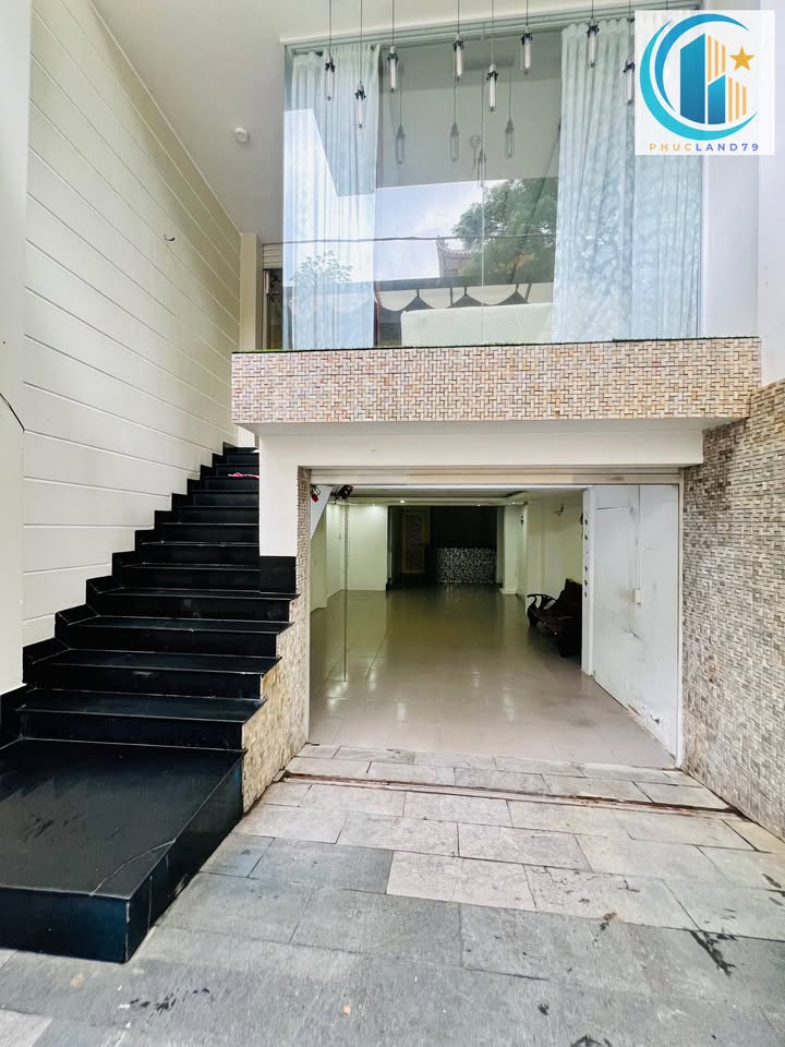 Nhà mặt tiền đường Trần Bình Trọng, Nha Trang 68m² giá 13.2 tỷ - Đầu tư sinh lời ngay!