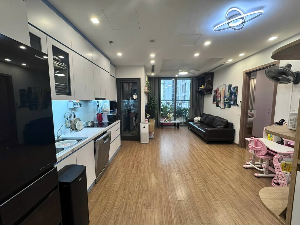 Căn hộ Vinhomes Green Bay 68m² giá 8.2 tỷ - Sổ đỏ trao tay, Full nội thất!