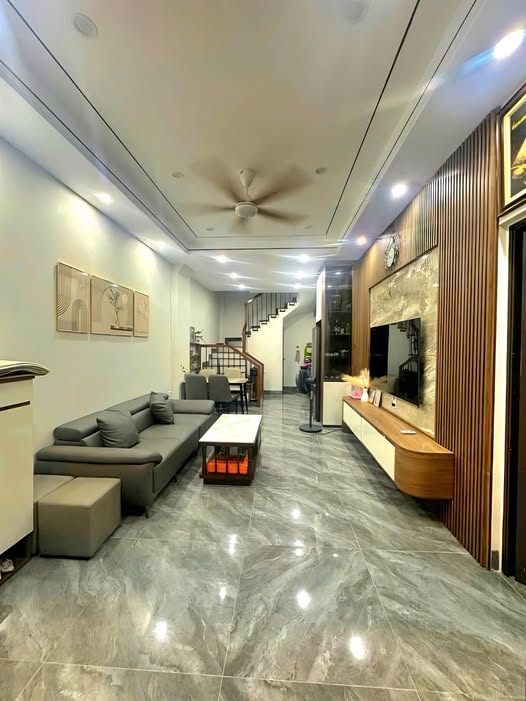 Nhà 5 tầng Thạch Bàn Long Biên 42m² giá 7 tỷ - Sẵn sàng vào ở ngay!