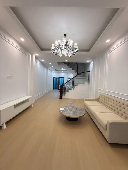 Nhà 4 Tầng 4 Ngủ Gara Ô Tô Thạch Bàn 70m² giá 6.4 tỷ - Sổ đỏ chính chủ!