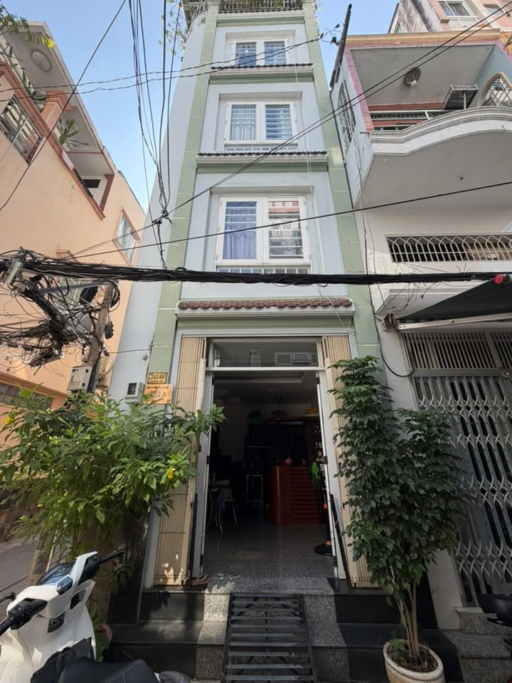 Nhà bán Quận 1 - 23m² giá 7.9 tỷ - Hẻm xe hơi an ninh