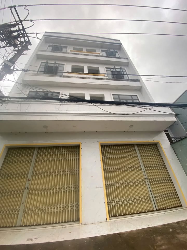 Cho thuê FrontHouse tại ngã tư Vạn Kiếp, Pleiku 800m² - Không gian mở lý tưởng cho văn phòng và kinh doanh!